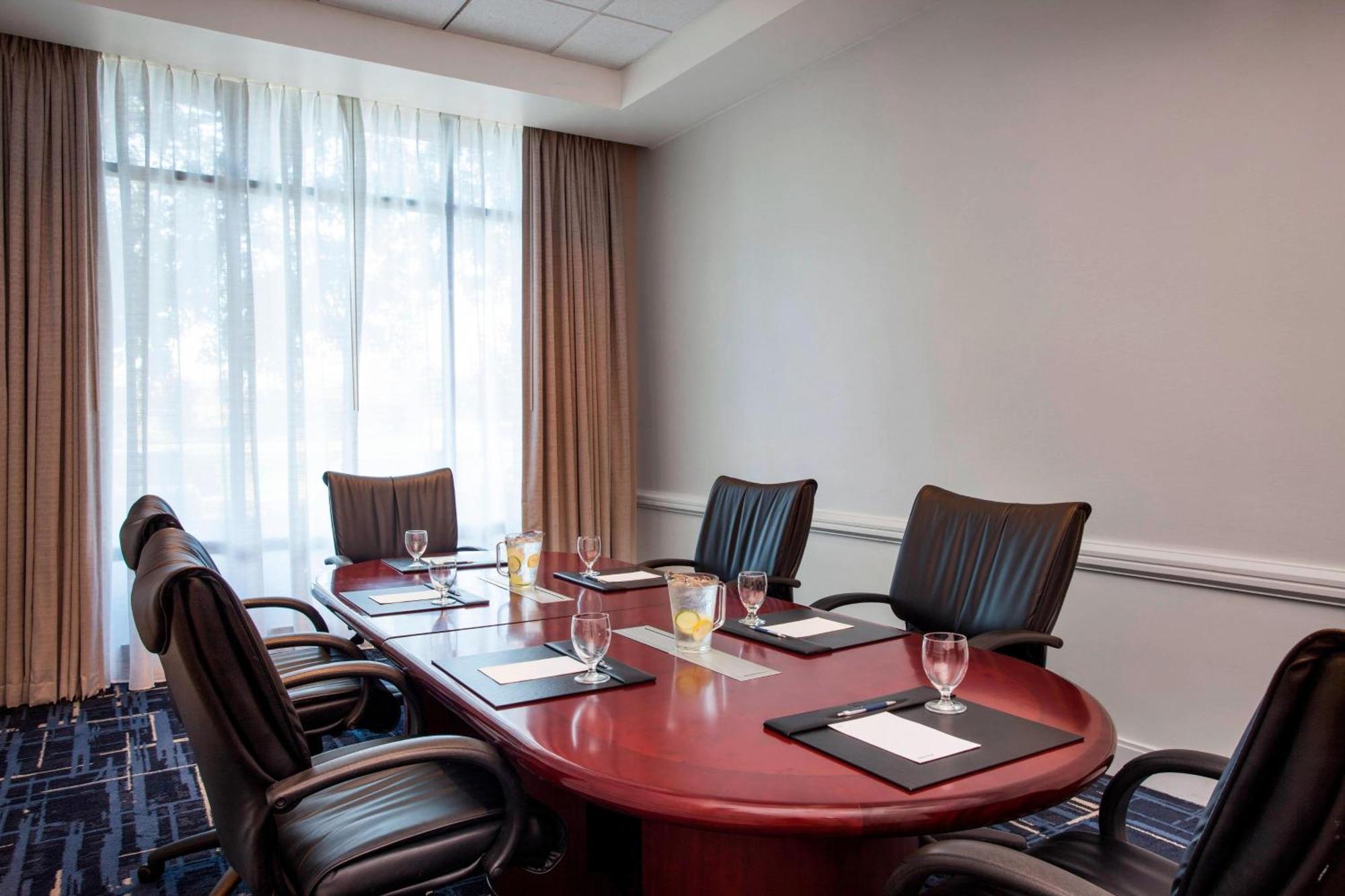 Sheraton Suites Philadelphia Airport Extérieur photo
