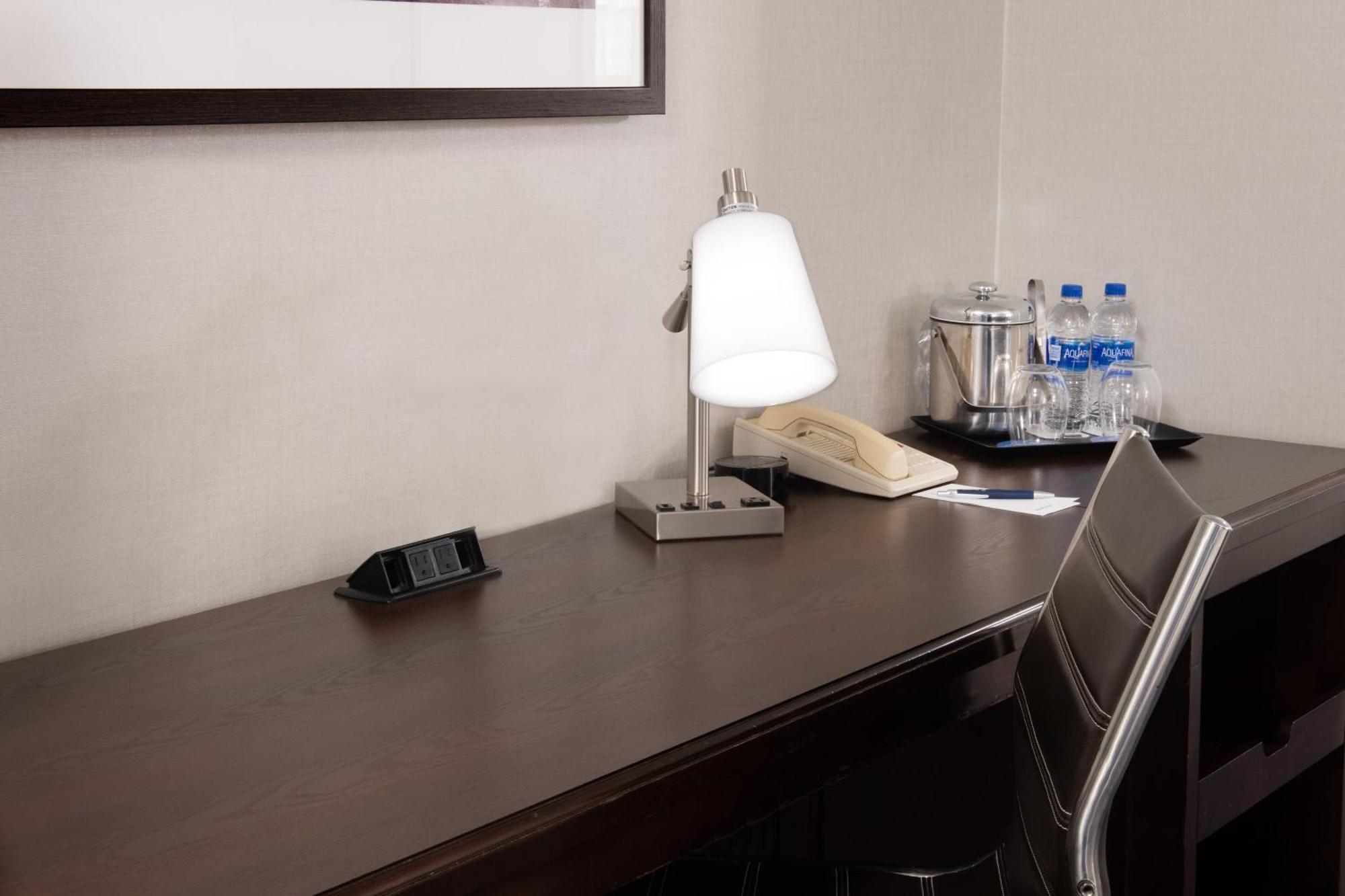 Sheraton Suites Philadelphia Airport Extérieur photo